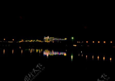 河畔夜景图片