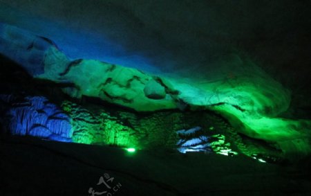 广西桂林旅游山洞灯图片