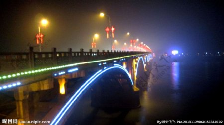 湘潭一桥雨中夜景图片
