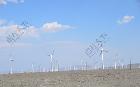 新疆戈壁风车图片