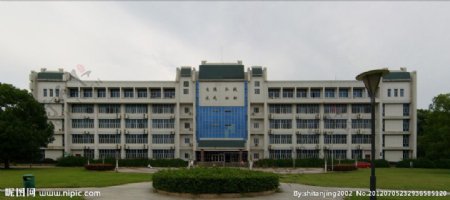 武汉大学珞珈校区第五教学楼正景图片