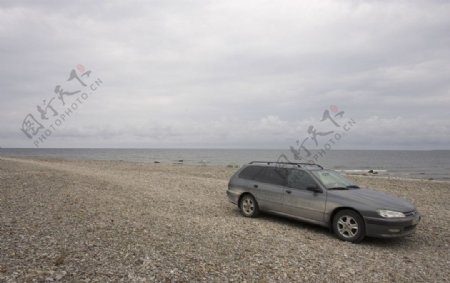 海边的汽车图片