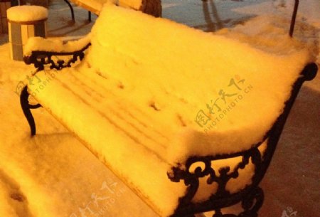 雪的座椅图片