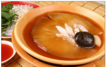 泰式砂煲鱼翅图片