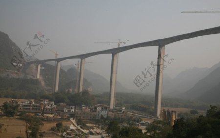 建设中清连高速杜埔大桥图片