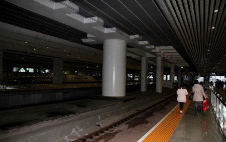 高铁广州南站站台图片