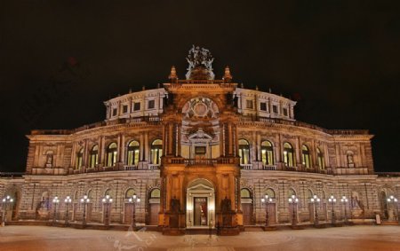 德累斯顿森帕歌剧院图片