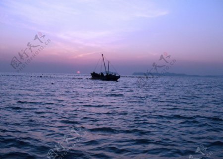大海渔船图片