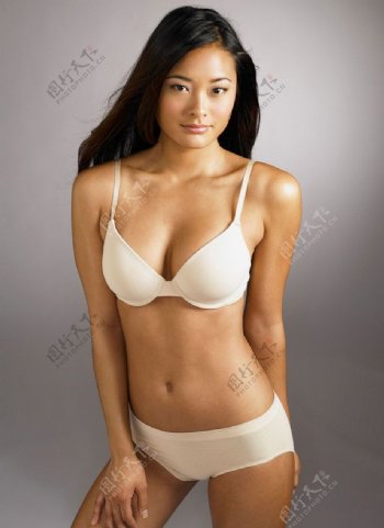 JarahMariano中美韩血统的亚洲裔模特图片