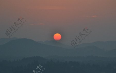 日出全过程红太阳清晨图片