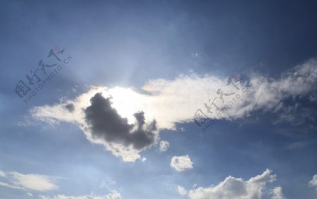 云后的阳光图片