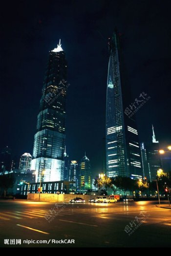 竣工前的上海环球金融中心和金茂大厦图片