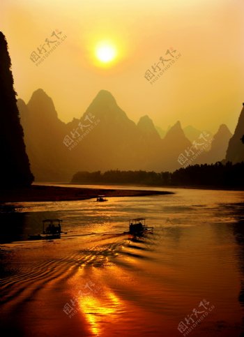 黄昏下的桂林山水图片