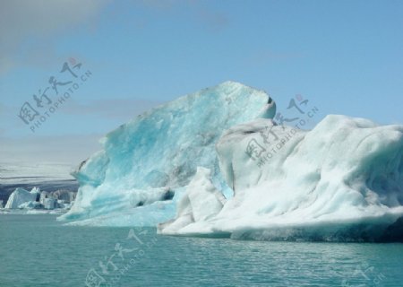 海上冰山图片