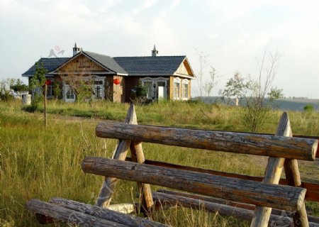 草原木屋远景图片