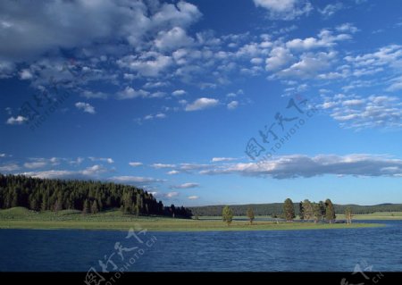 云层湖水蓝色133图片