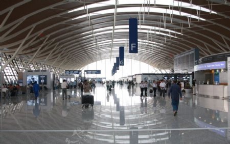 繁忙的上海浦东机场图片
