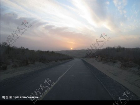 烏魯木齊沙漠公路图片