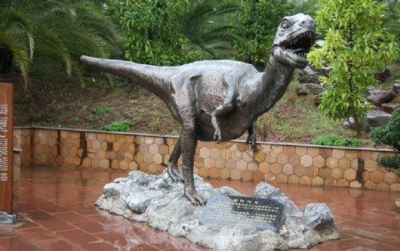 恐龙雕塑图片