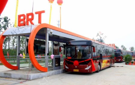 枣台线BRT首未站台公交车图片