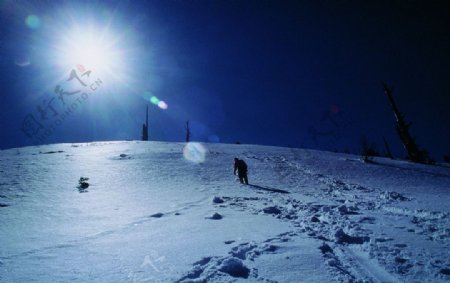 登雪山图片