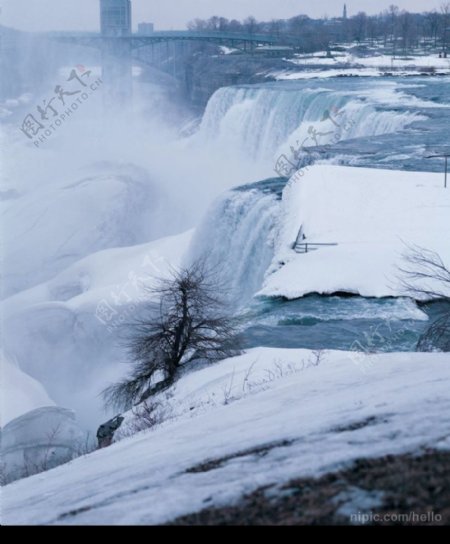 冰冻的溪流图片
