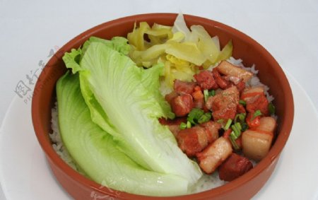 酸菜红烧肉饭图片