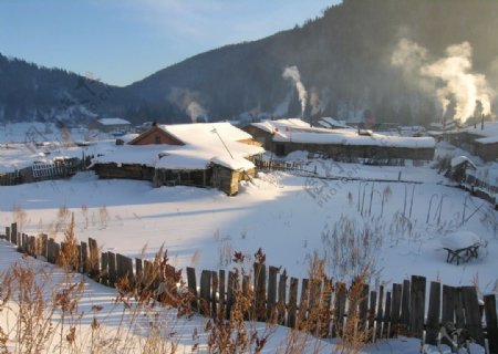 雪后山村图片