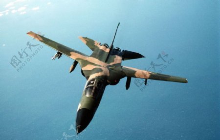 F111战斗轰炸机图片