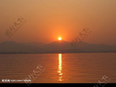 西湖日落图片