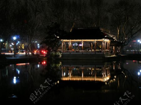 杭州西湖断桥边图片
