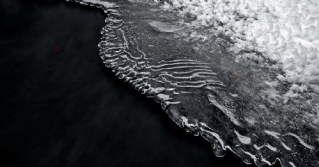水面结冰壁纸图片