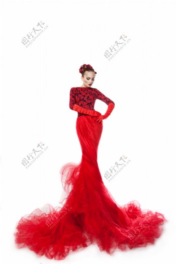 红裙美女图片