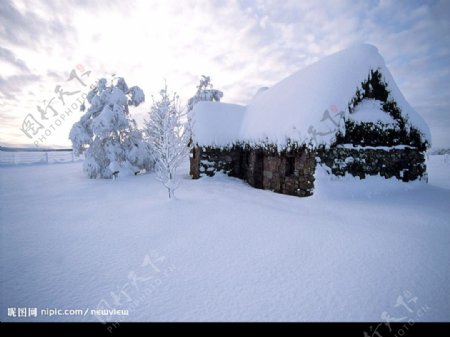 雪景小屋图片