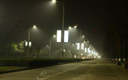 新都夜景晚上的路灯图片