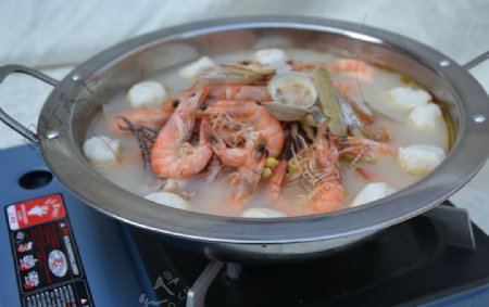 什锦海鲜鱼圆锅图片