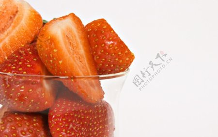 草莓水果盘图片