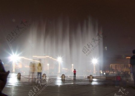 天津东站喷泉图片