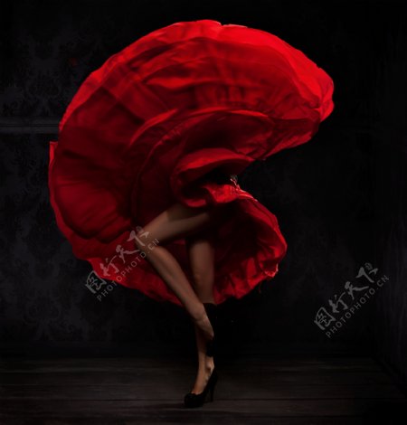 红裙舞娘图片