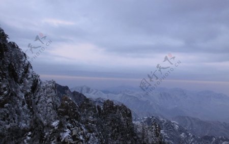 冬之黄山晨图片