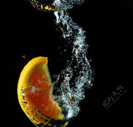 水中橙子图片