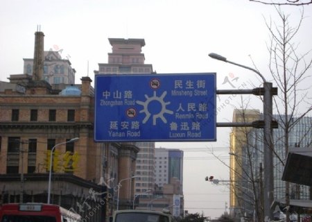 大连中山广场路标图片