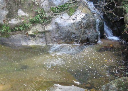 井冈山山水溪水石头图片