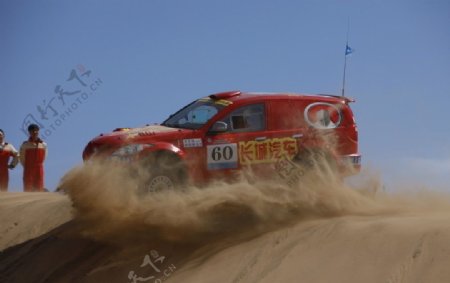 巴丹挑战赛汽车沙漠改装车图片