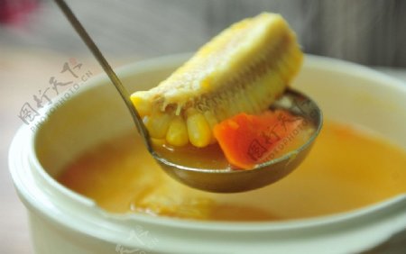 胡萝卜玉米汤图片