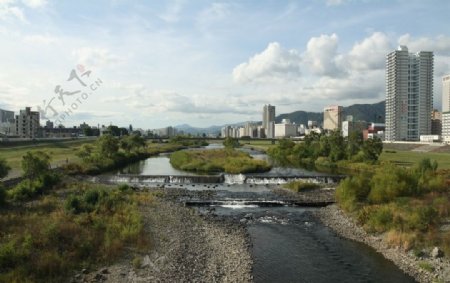 日本札幌河畔风光图片