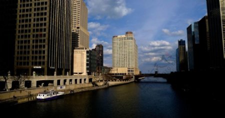 芝加哥河道岸景图片