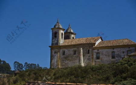 山坡教堂图片