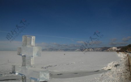 湖边冰雕图片
