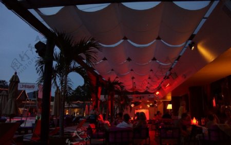 普吉岛酒店广场夜景图片